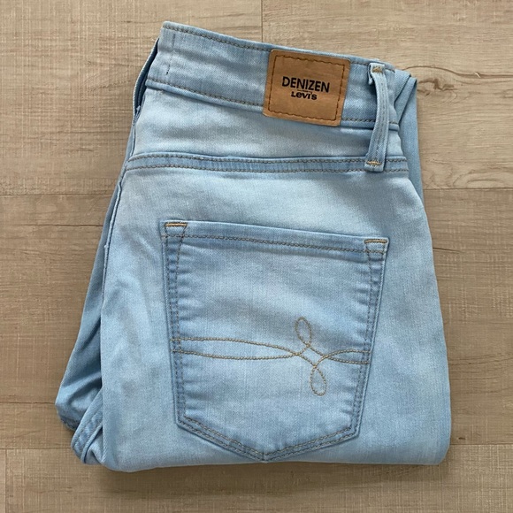 Denizen from Levi's Denim - DENIZEN LEVI’S 6 8 Ultra High Rise Super Skinny Light Wash Denim Jeans
